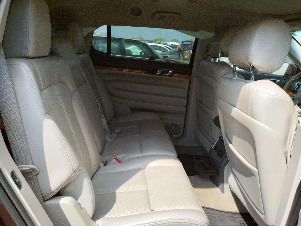 Photo 6 from auction – 2011 LINCOLN MKT with VIN 2LMHJ5AT3BBJ54662