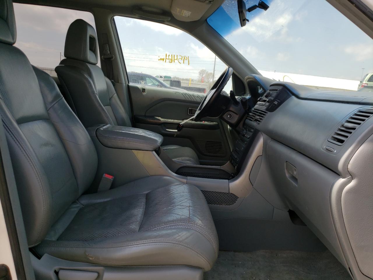 Photo 19 from auction – 2005 HONDA PILOT EXL with VIN 2HKYF18635H525242