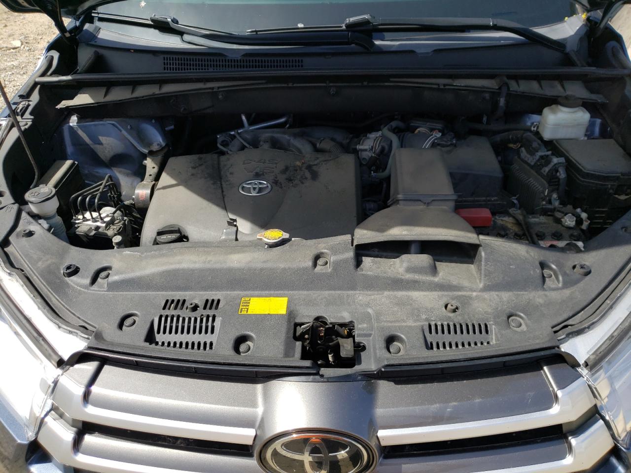 Photo 7 from auction – 2017 TOYOTA HIGHLANDER with VIN 5TDJZRFH2HS452858