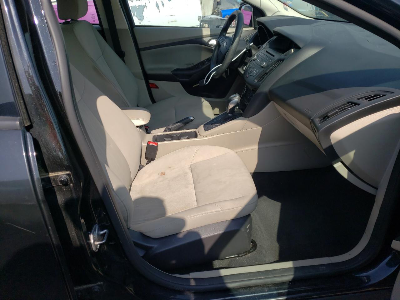 Photo 5 from auction – 2015 FORD FOCUS SE with VIN 1FADP3F2XFL226857