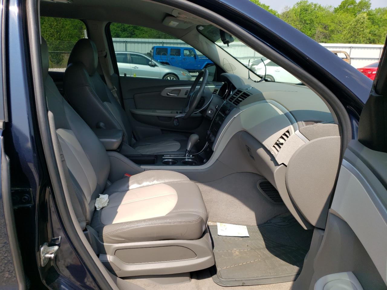 Photo 5 from auction – 2011 CHEVROLET TRAVERSE L with VIN 1GNKRFED2BJ149561