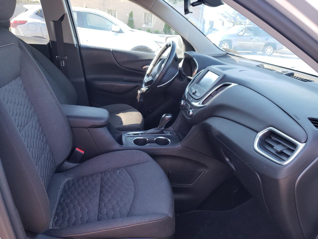Photo 5 from auction – 2018 CHEVROLET EQUINOX LT with VIN 3GNAXKEX0JS615554