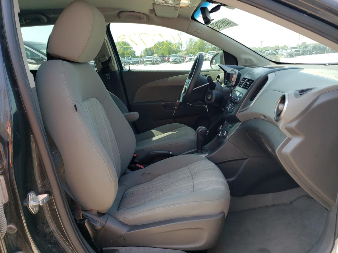 Photo 5 from auction – 2014 CHEVROLET SONIC LT with VIN 1G1JC6SG9E4113849