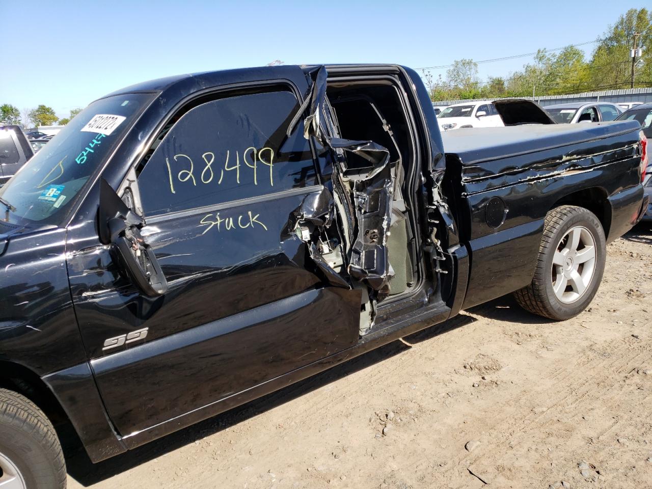 Photo 9 from auction – 2004 CHEVROLET SILVERADO with VIN 2GCEK19N641188411