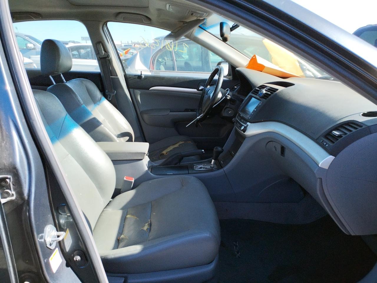 Photo 5 from auction – 2004 ACURA TSX with VIN JH4CL96904C026597