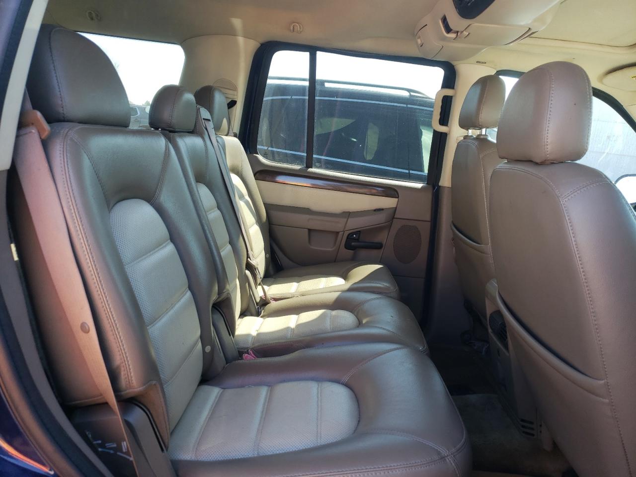 Photo 6 from auction – 2005 FORD EXPLORER E with VIN 1FMDU74W25UA55333
