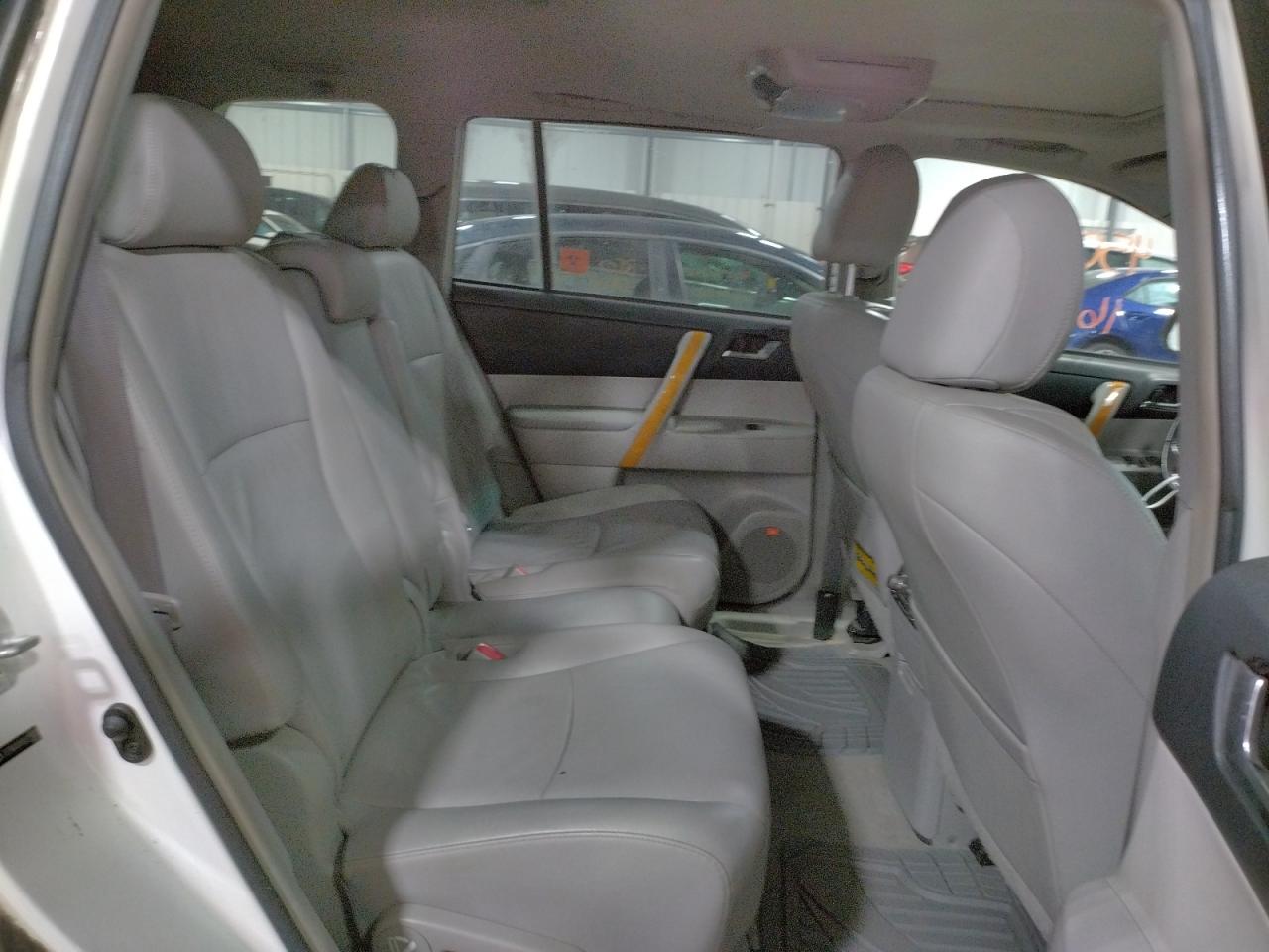 Photo 6 from auction – 2008 TOYOTA HIGHLANDER with VIN JTEEW44A982015820