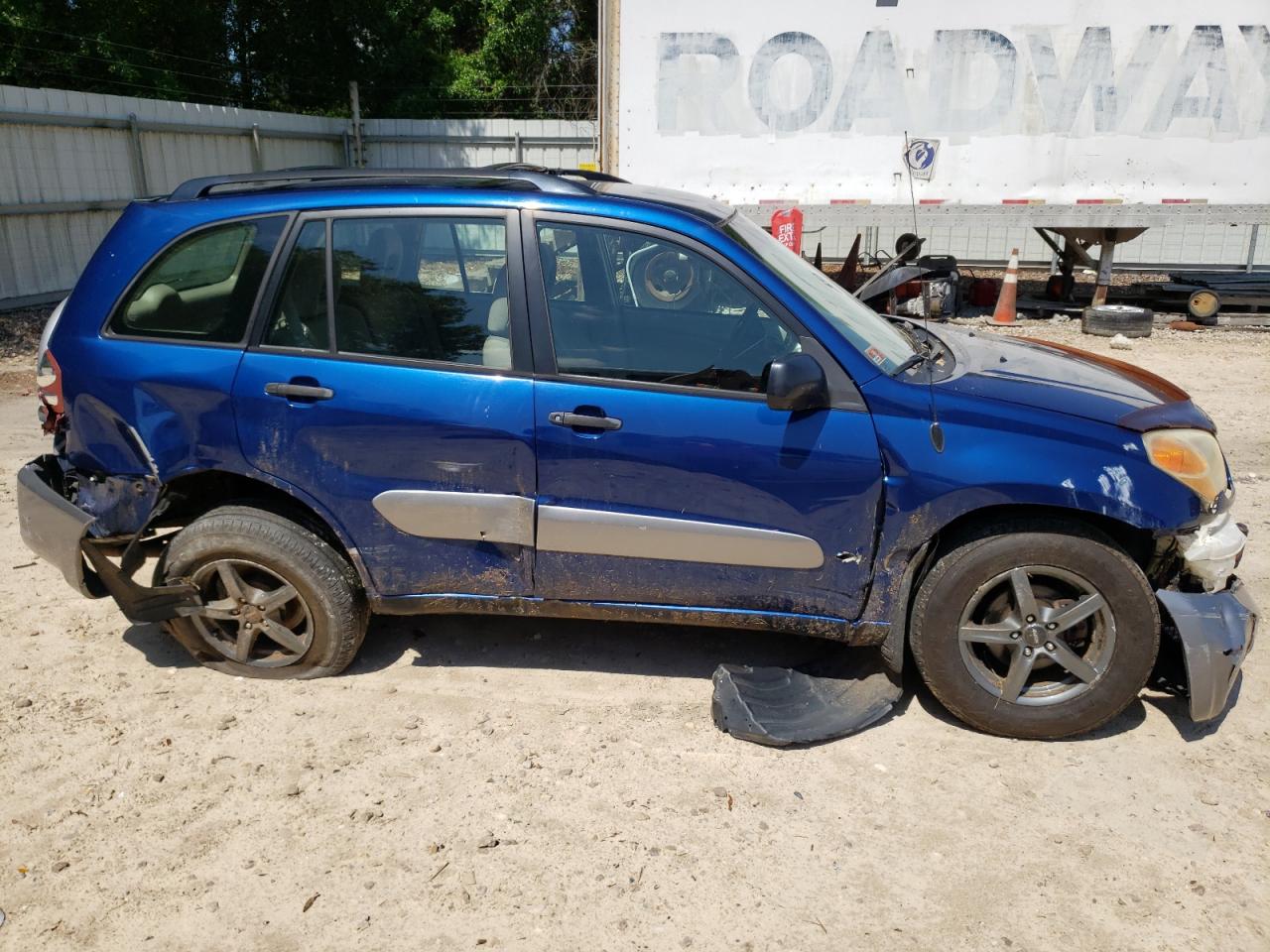 Photo 9 from auction – 2005 TOYOTA RAV4 with VIN JTEGD20V950093842