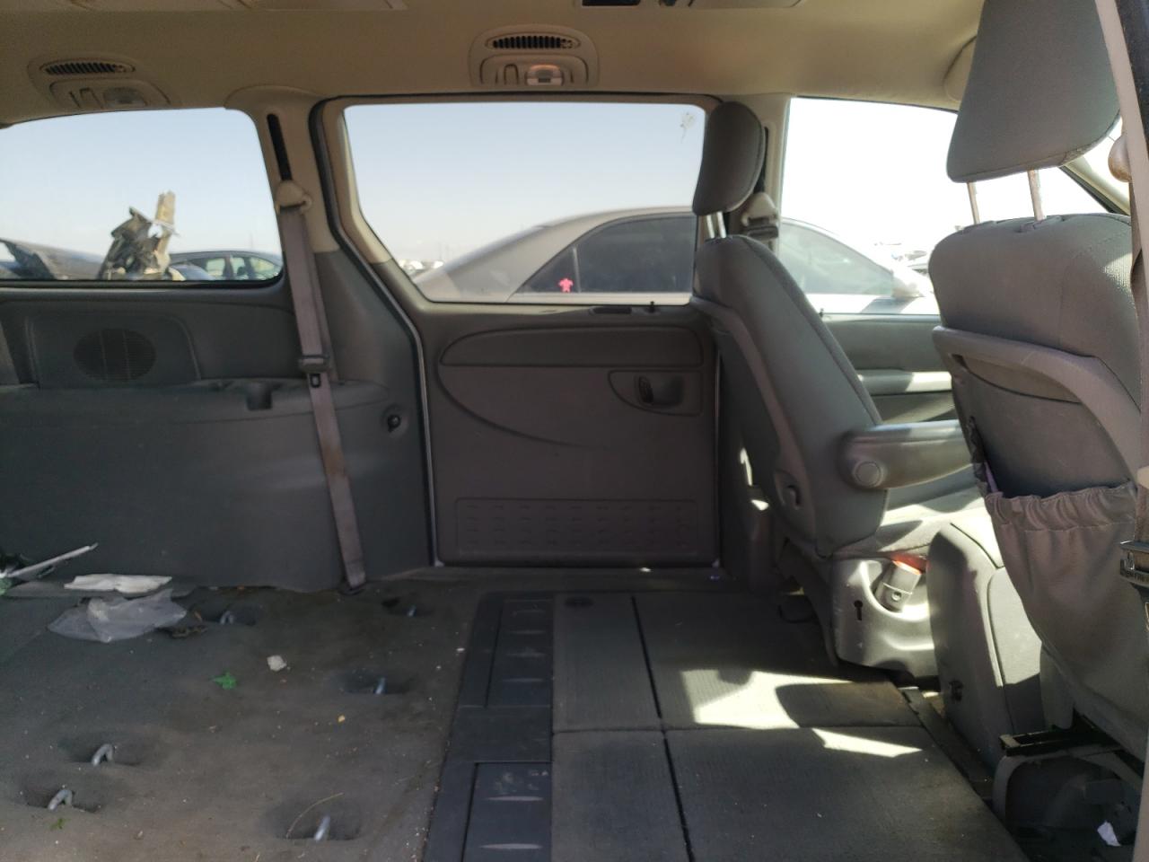 Photo 6 from auction – 2005 DODGE CARAVAN with VIN 2D4GP44L85R488538
