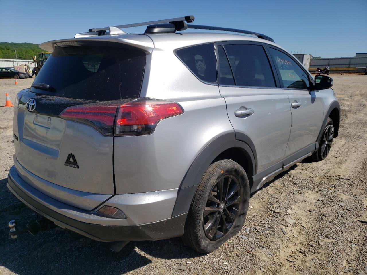Photo 4 from auction – 2018 TOYOTA RAV4 ADVEN with VIN 2T3RFREV5JW755205