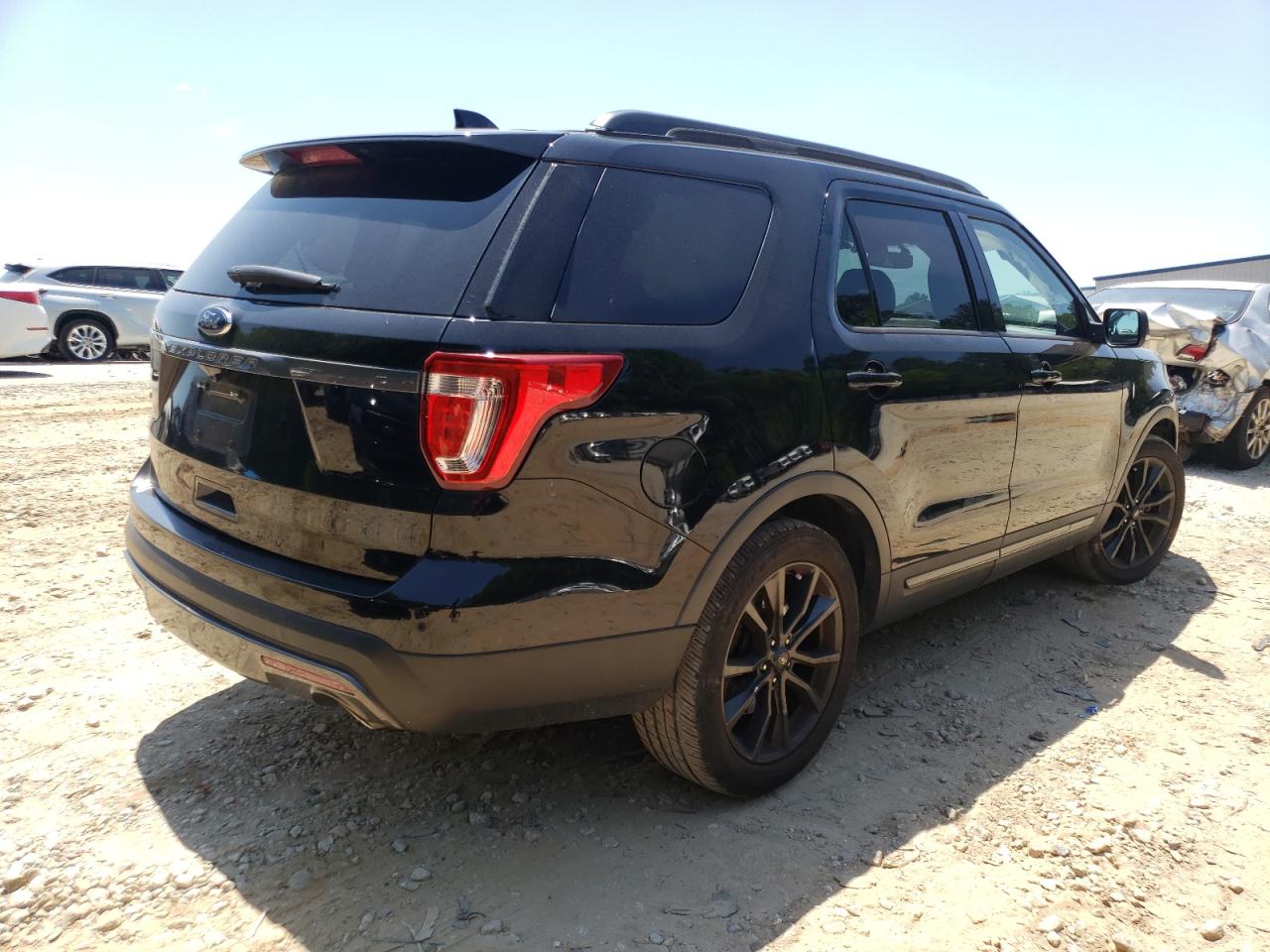 Photo 4 from auction – 2017 FORD EXPLORER X with VIN 1FM5K7D81HGB19151