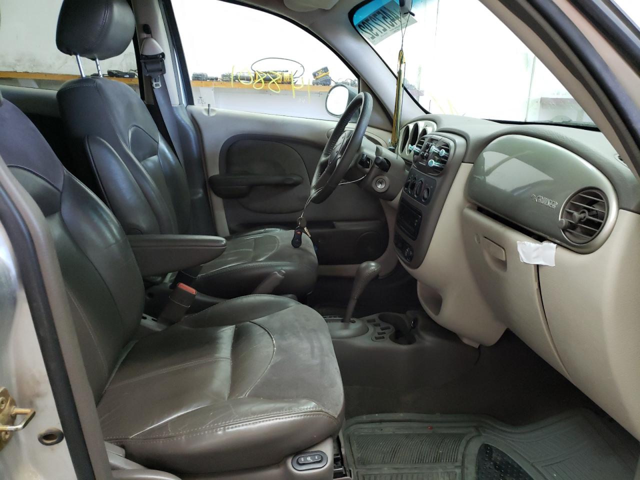 Photo 5 from auction – 2002 CHRYSLER PT CRUISER with VIN 3C8FY68B82T350170