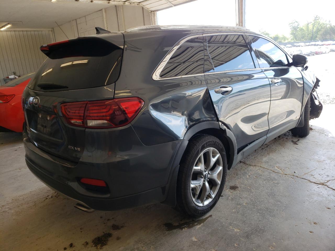 Photo 16 from auction – 2019 KIA SORENTO EX with VIN 5XYPHDA56KG605839