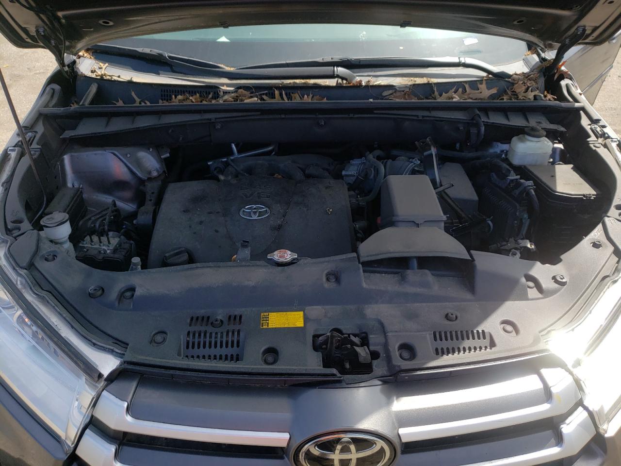 Photo 7 from auction – 2018 TOYOTA HIGHLANDER with VIN 5TDJZRFHXJS546217