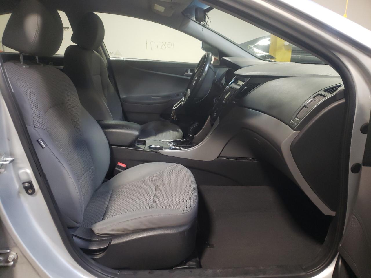 Photo 5 from auction – 2011 HYUNDAI SONATA GLS with VIN 5NPEB4AC5BH193963