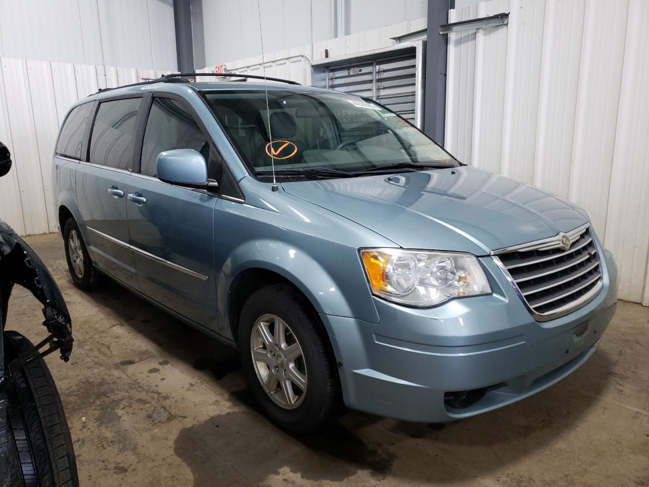 Photo 1 from auction – 2010 CHRYSLER TOWN & COU with VIN 2A4RR5D17AR441381
