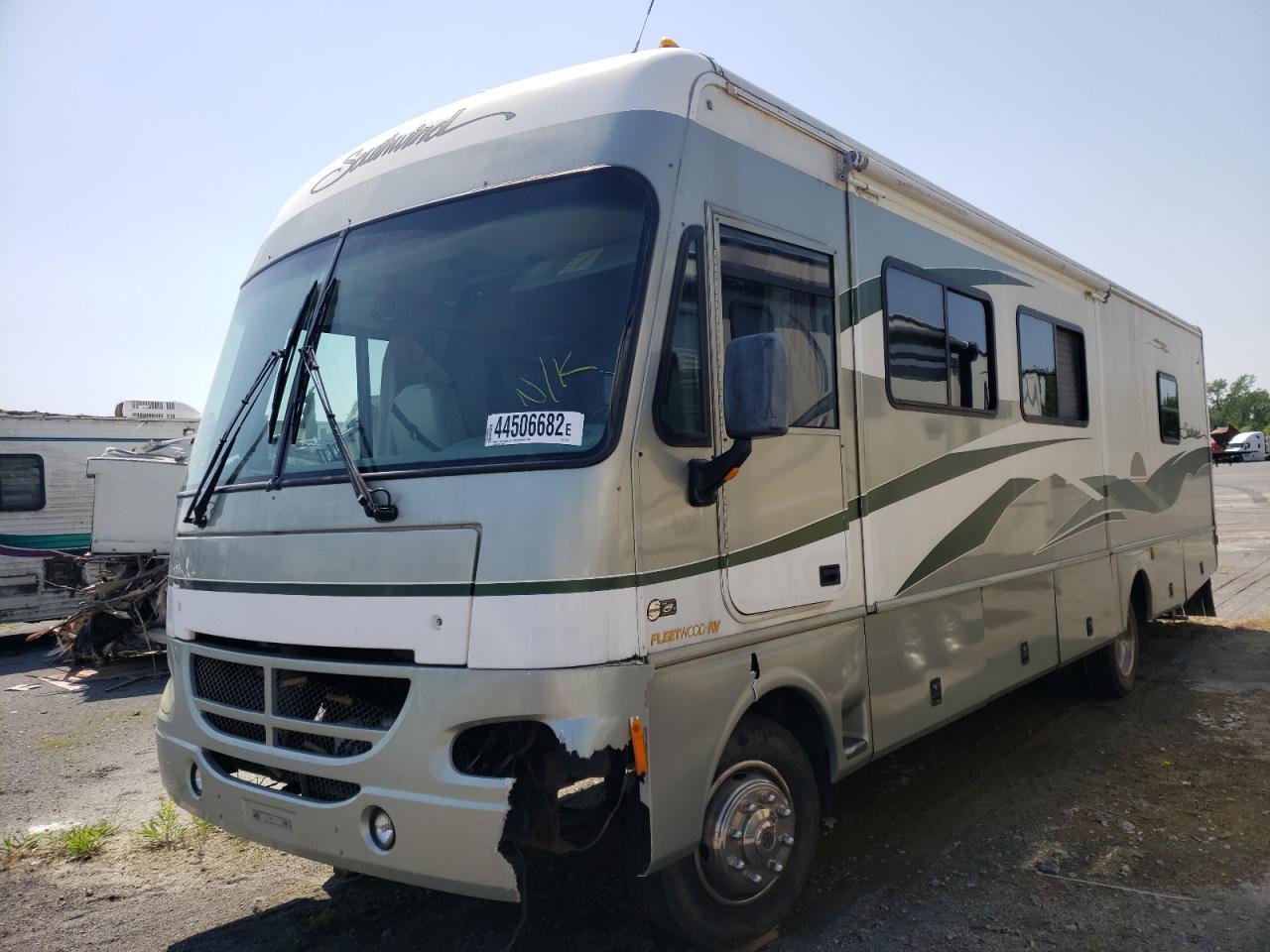 Photo 2 from auction – 2003 SOUT MOTORHOME with VIN 5B4MP67G433358780