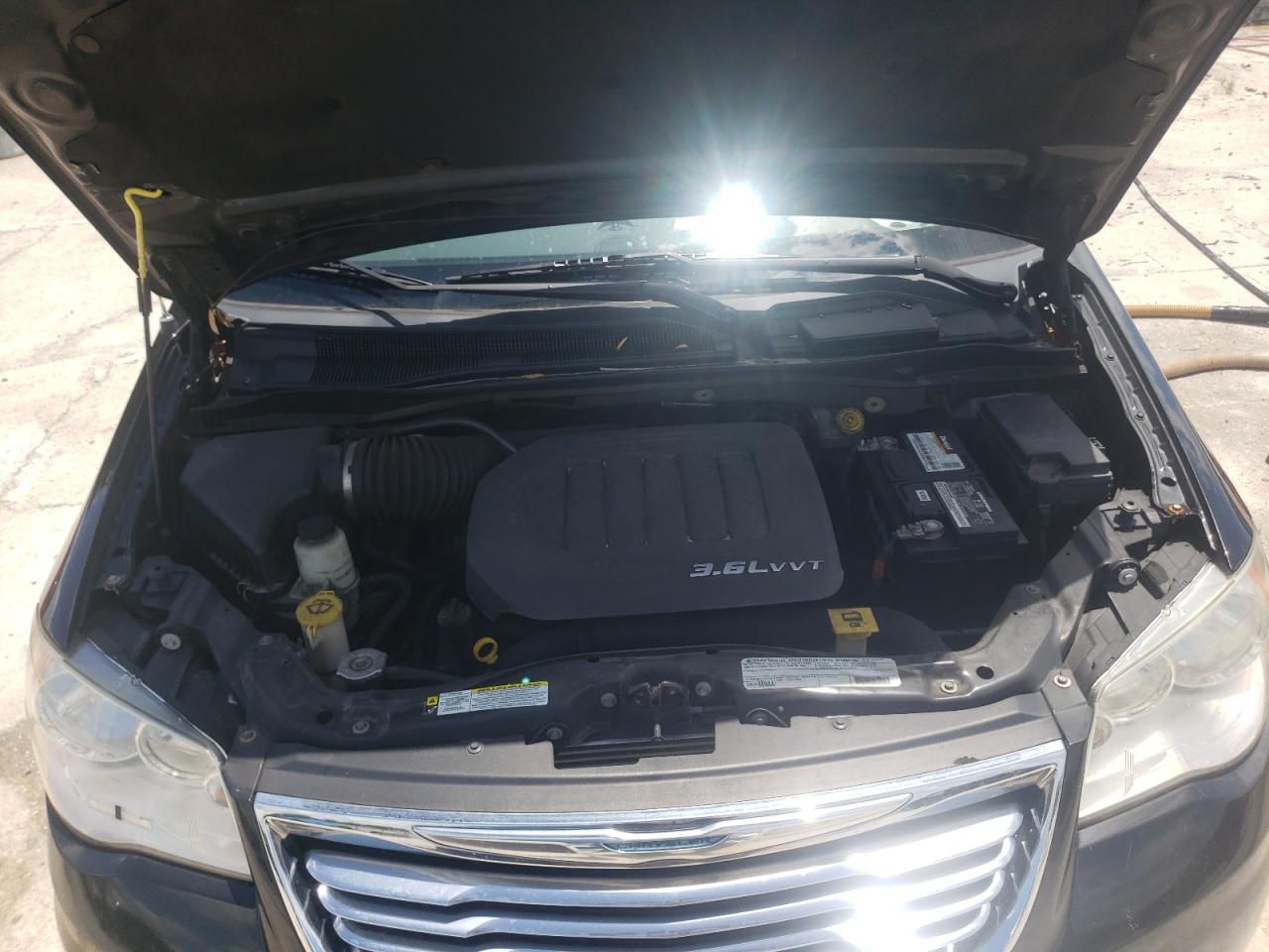 Photo 7 from auction – 2012 CHRYSLER TOWN & COU with VIN 2C4RC1BG0CR369322