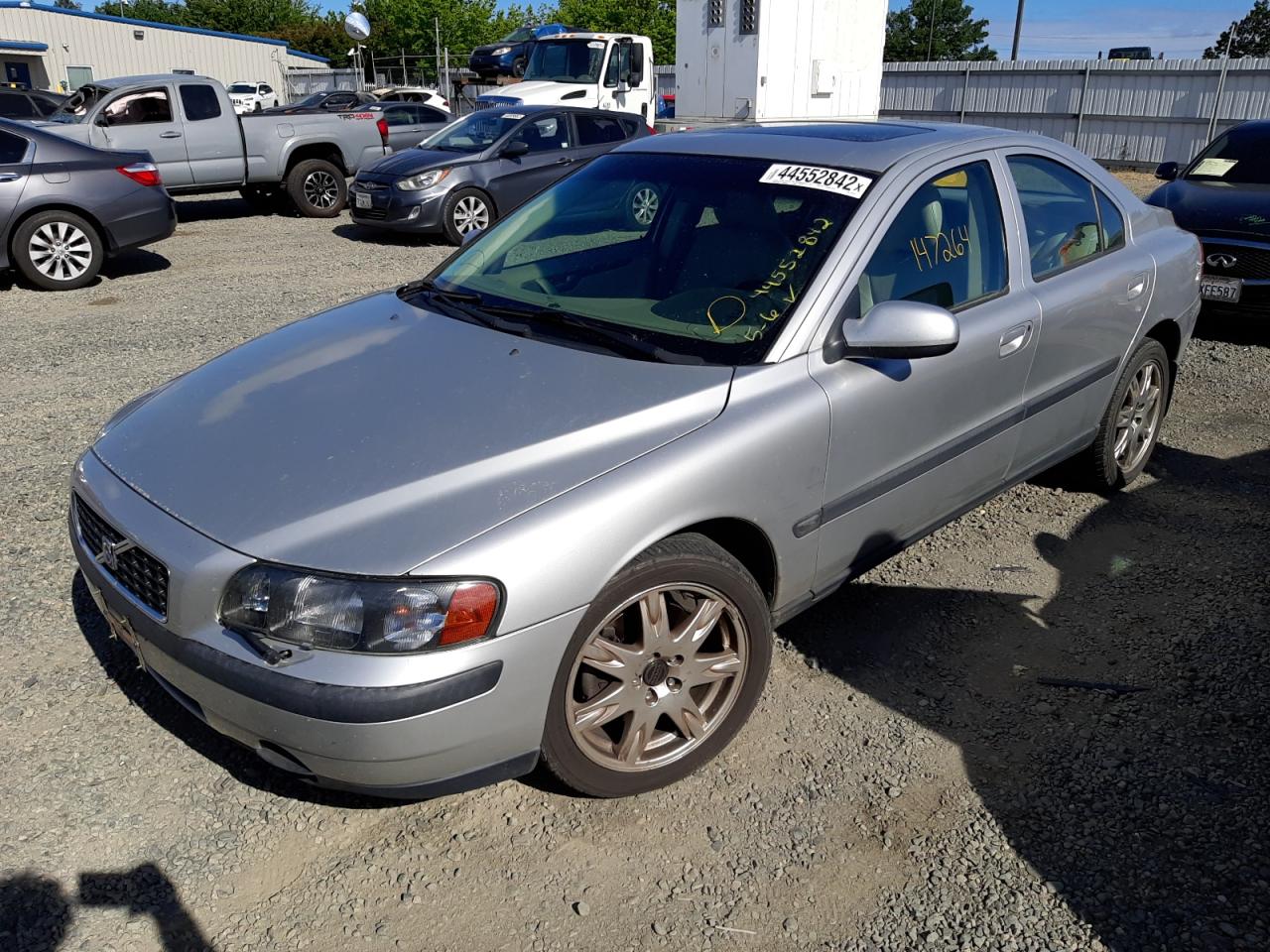 Photo 2 from auction – 2002 VOLVO S60 2.5T with VIN YV1RH58D922175126