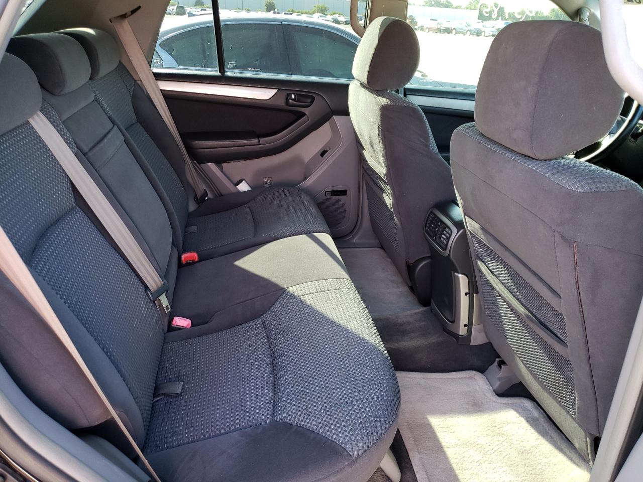 Photo 6 from auction – 2005 TOYOTA 4RUNNER SR with VIN JTEZU14R358025876