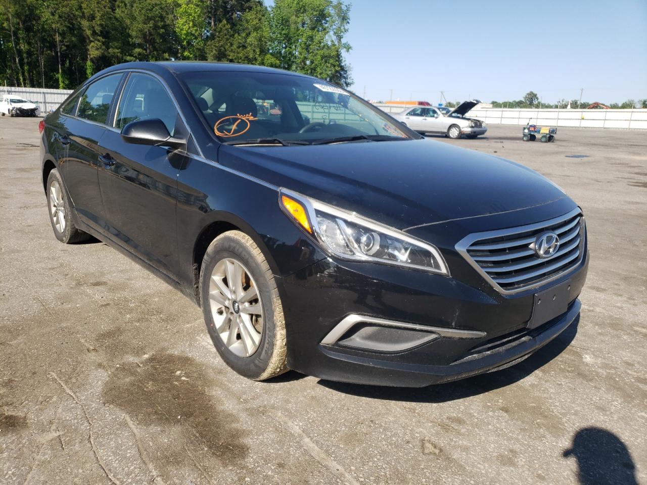 HYUNDAI SONATA SE 2017 with VIN 5NPE24AF5HH516296 - Photo from auction