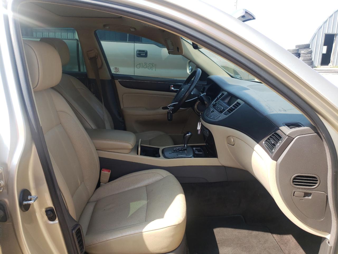 Photo 5 from auction – 2009 HYUNDAI GENESIS 3. with VIN KMHGC46E09U024994