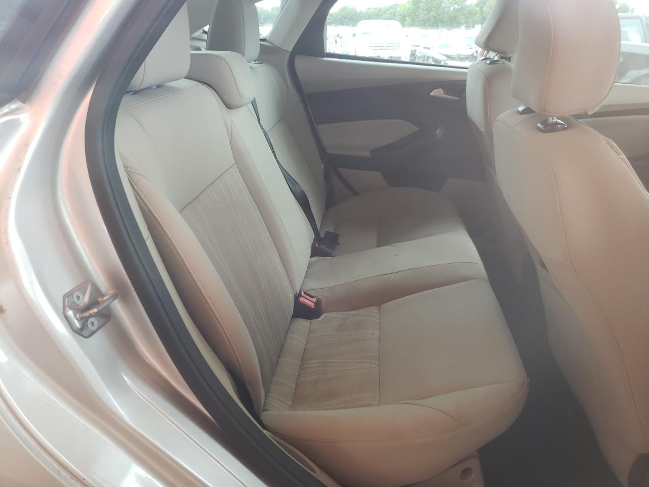Photo 6 from auction – 2015 FORD FOCUS SE with VIN 1FADP3F28FL252485