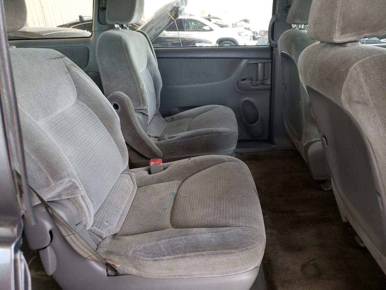 Photo 6 from auction – 2010 TOYOTA SIENNA CE with VIN 5TDKK4CC9AS337359