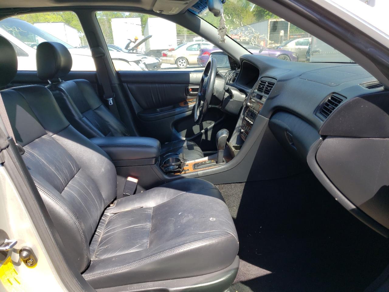 Photo 5 from auction – 2000 LEXUS ES 300 with VIN JT8BF28G5Y5086696