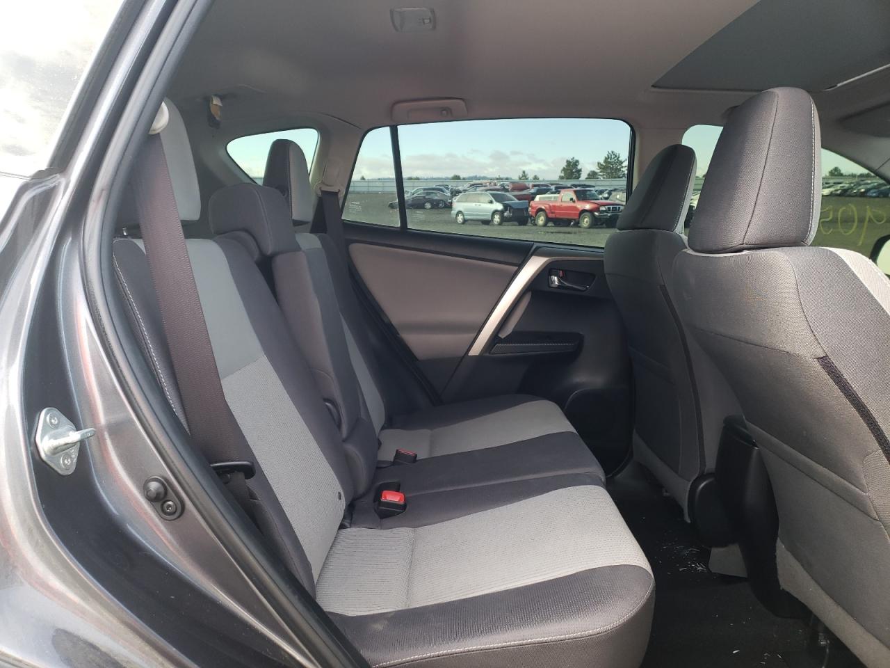 Photo 6 from auction – 2014 TOYOTA RAV4 XLE with VIN JTMRFREV1EJ007801
