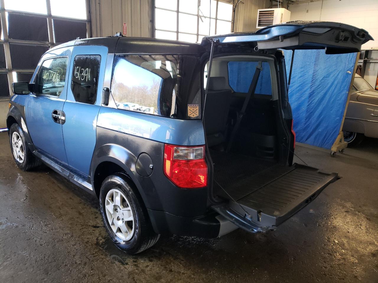 Photo 3 from auction – 2007 HONDA ELEMENT LX with VIN 5J6YH273X7L011839