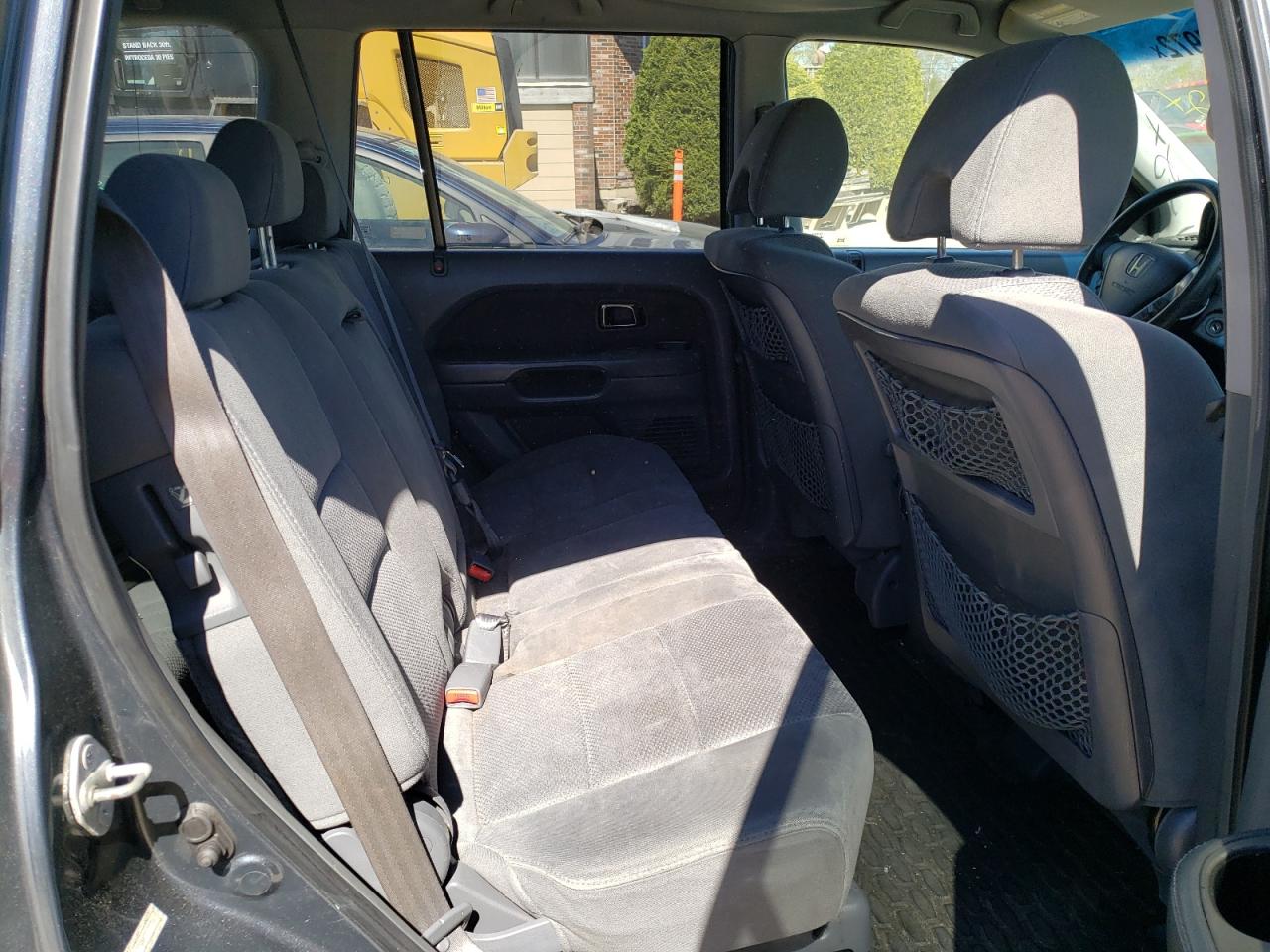 Photo 6 from auction – 2006 HONDA PILOT EX with VIN 2HKYF18426H522736
