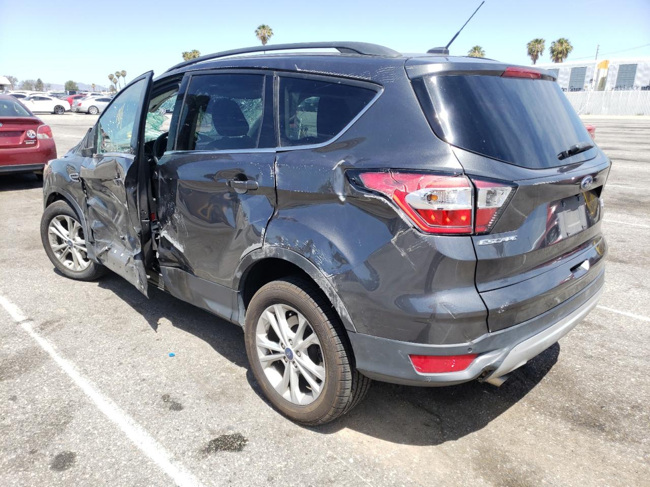 Photo 3 from auction – 2018 FORD ESCAPE SE with VIN 1FMCU0GD2JUC90824