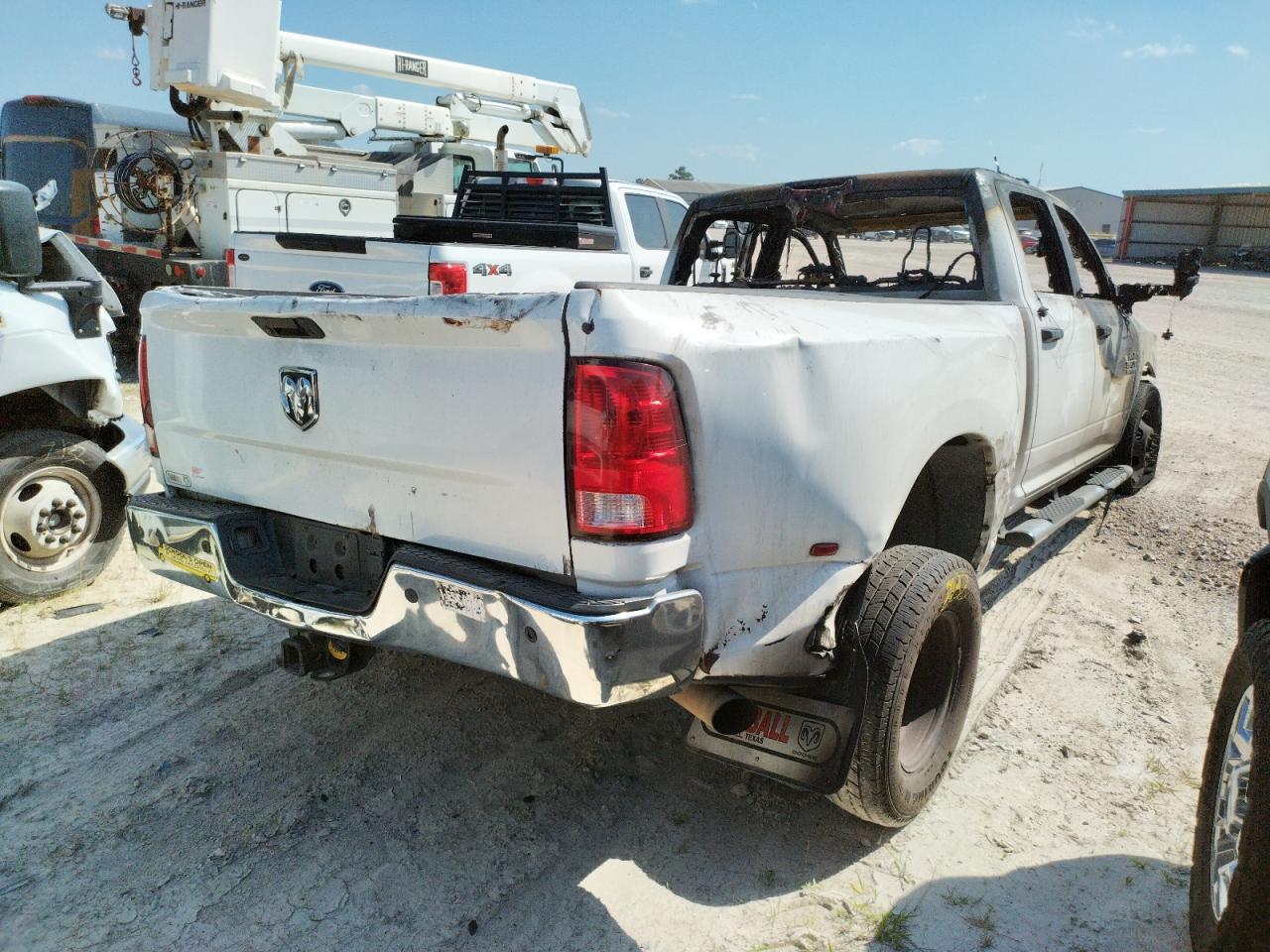 Photo 4 from auction – 2015 RAM 3500 ST with VIN 3C63RPGL8FG648127
