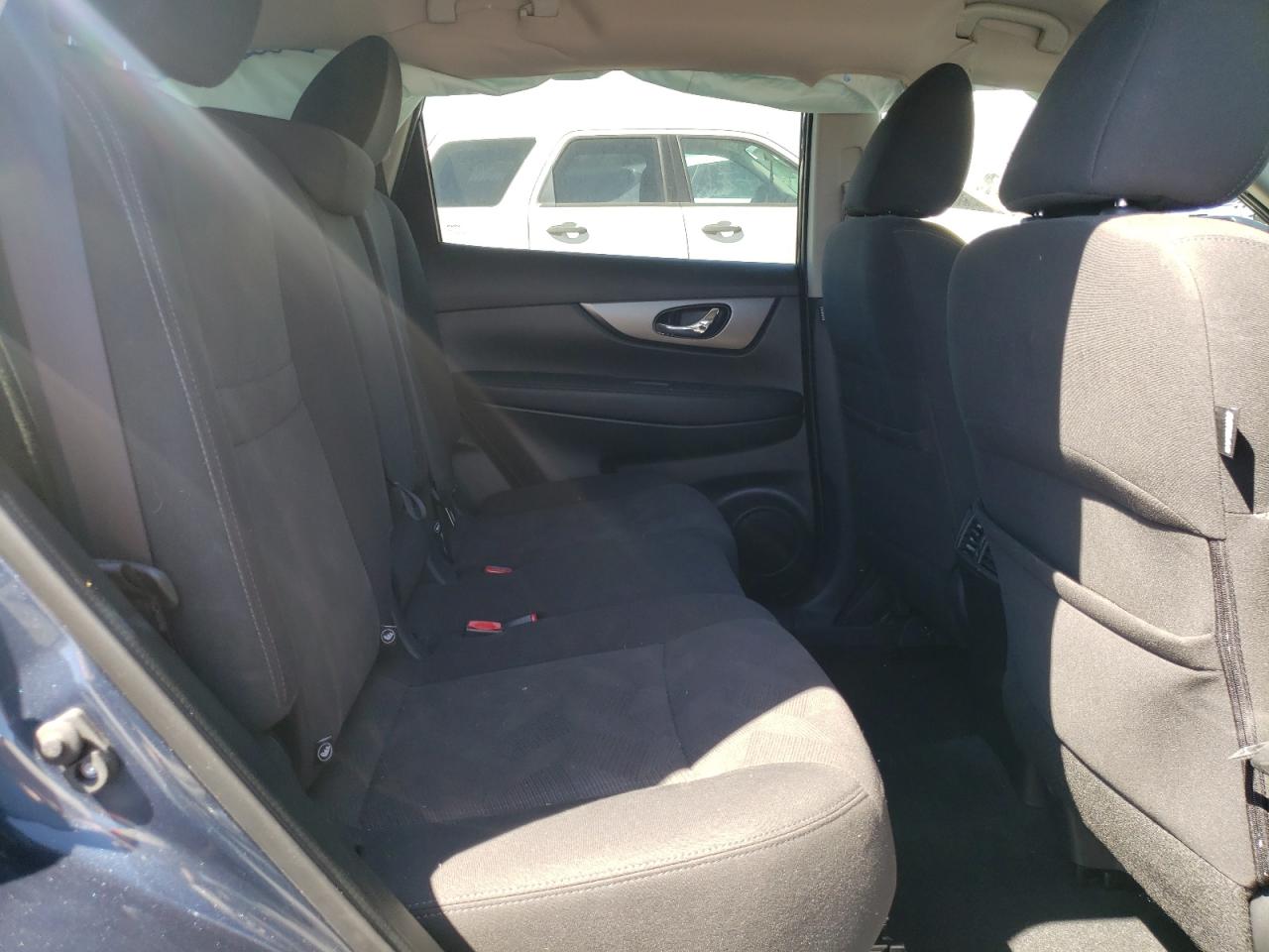 Photo 16 from auction – 2016 NISSAN ROGUE S with VIN KNMAT2MV6GP633519