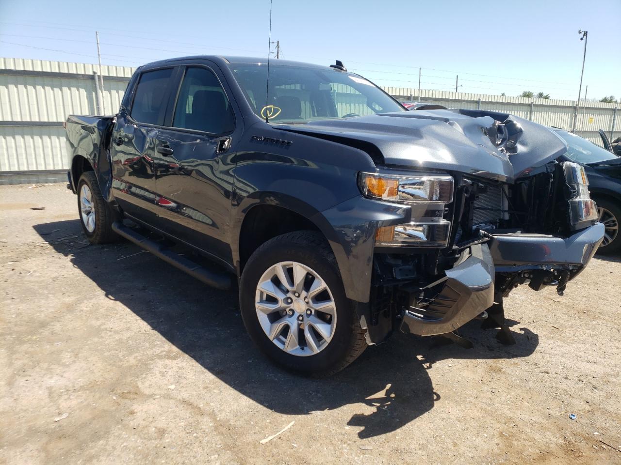 CHEVROLET SILVERADO 2021 with VIN 1GCPYBEK3MZ417224 - Photo from auction