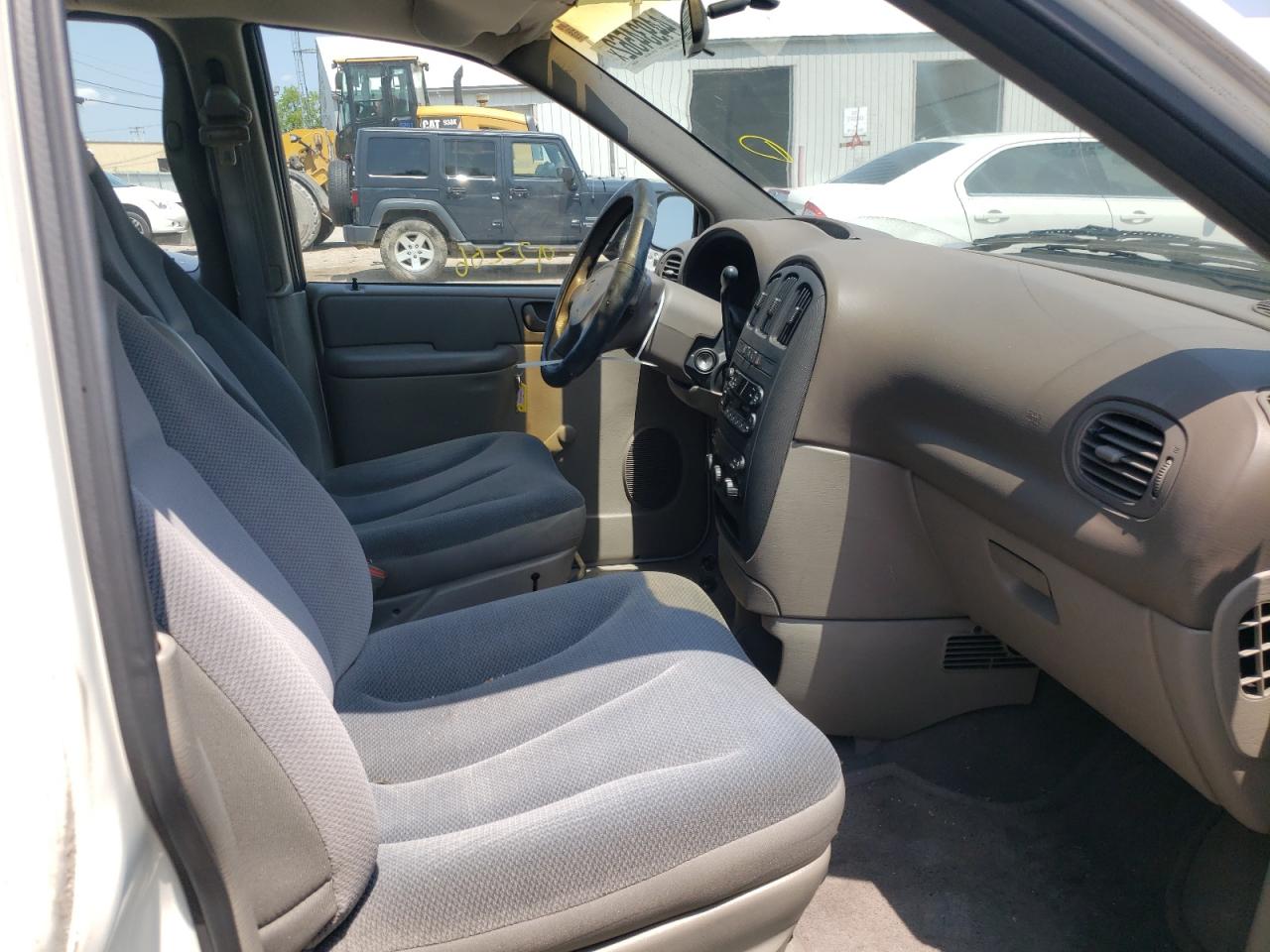 Photo 5 from auction – 2001 DODGE GRAND CARA with VIN 1B4GP243X1B245790