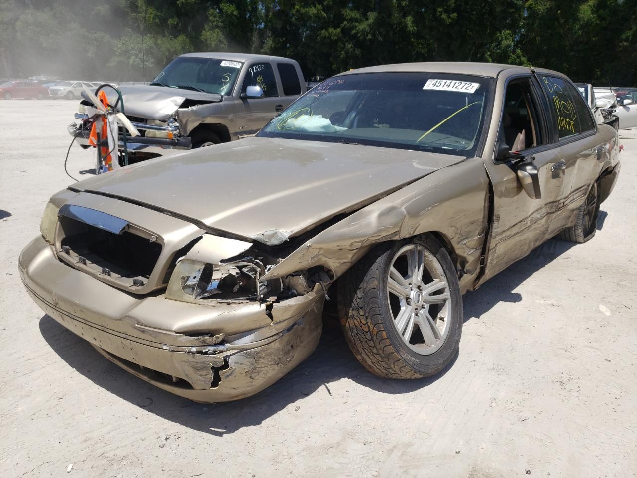 Photo 2 from auction – 2000 FORD CROWN VICT with VIN 2FAFP73W8YX157146