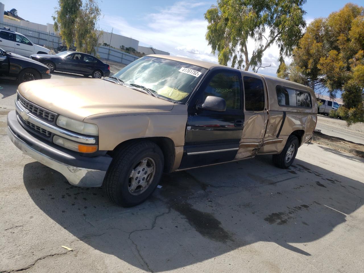 Photo 2 from auction – 2000 CHEVROLET SILVERADO with VIN 1GCEC19T0YE325276