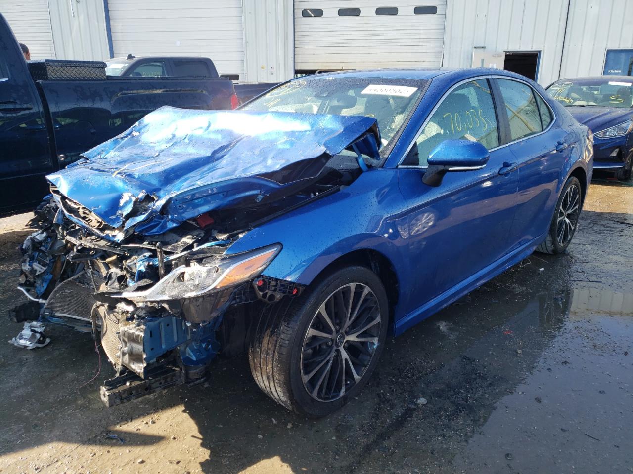 Photo 2 from auction – 2018 TOYOTA CAMRY with VIN 4T1B11HK9JU077716