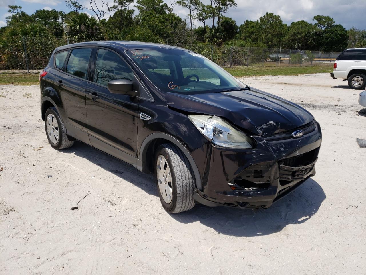 FORD ESCAPE S 2013 with VIN 1FMCU0F72DUC83775 - Photo from auction