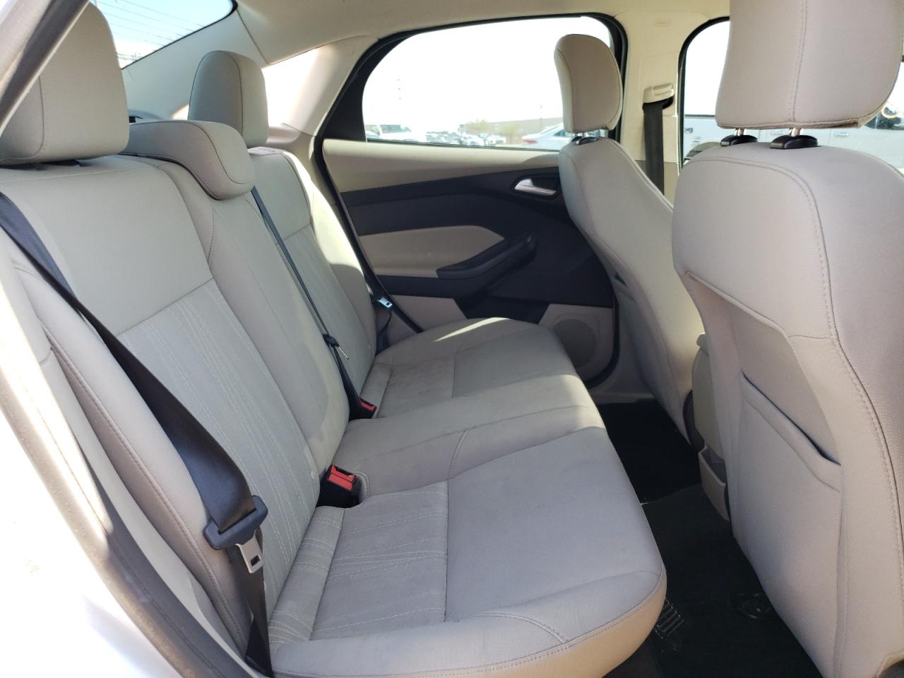 Photo 6 from auction – 2015 FORD FOCUS SE with VIN 1FADP3F27FL255779