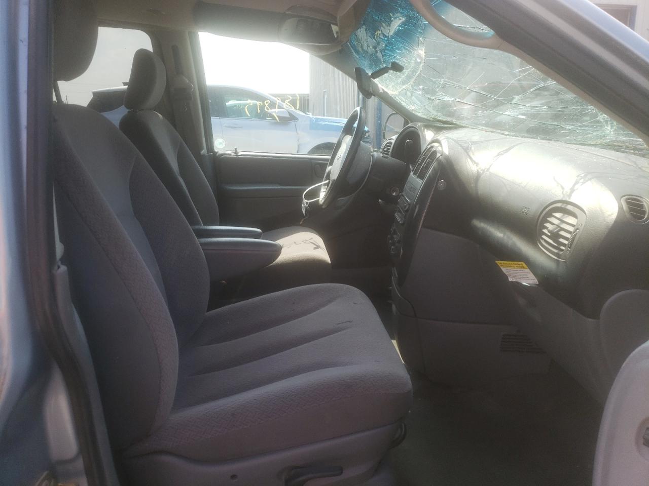 Photo 5 from auction – 2006 DODGE GRAND CARA with VIN 2D4GP44L46R895936