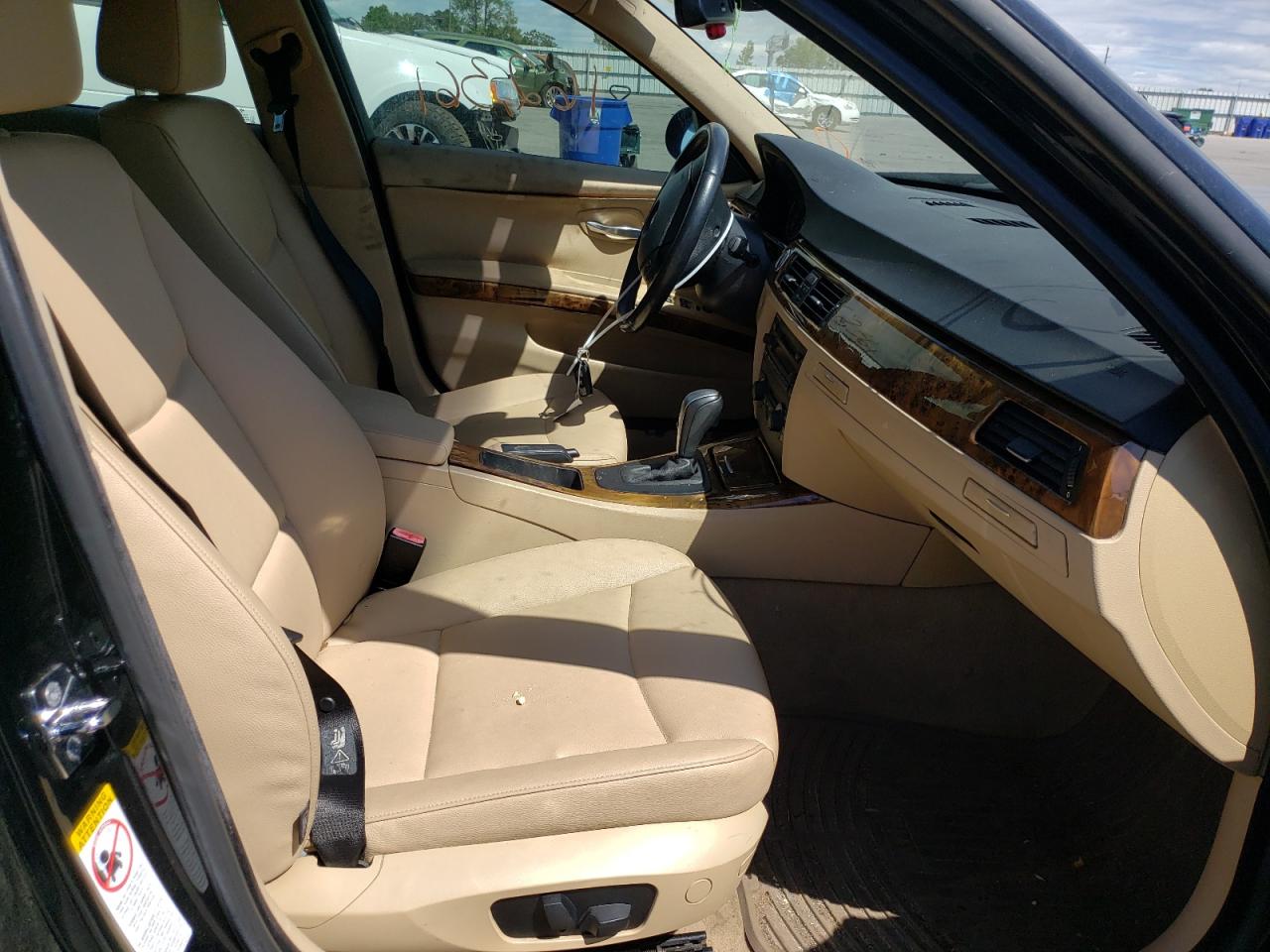 Photo 5 from auction – 2006 BMW 325 I with VIN WBAVB13566PT02208