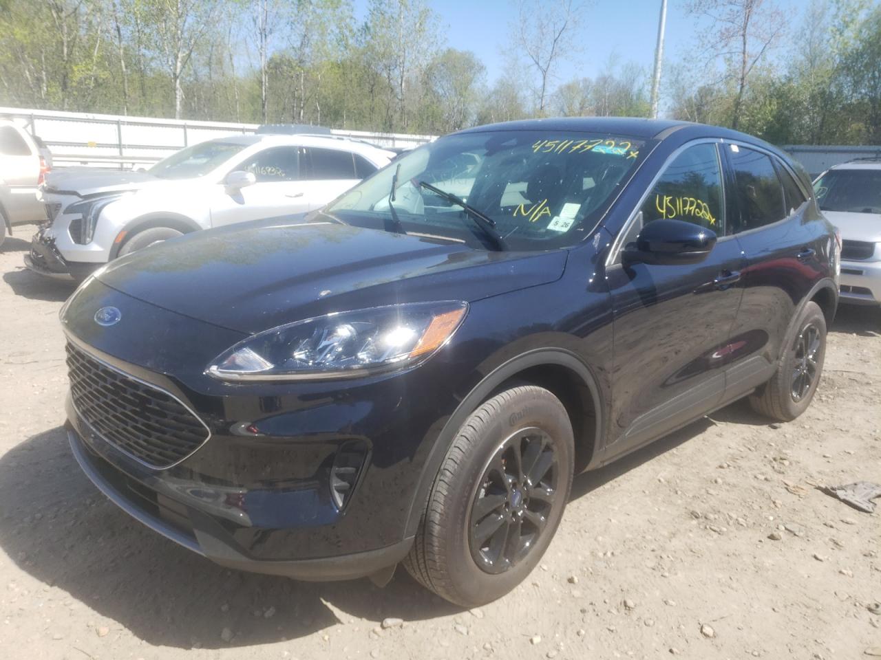Photo 2 from auction – 2021 FORD ESCAPE SE with VIN 1FMCU9G65MUA01428