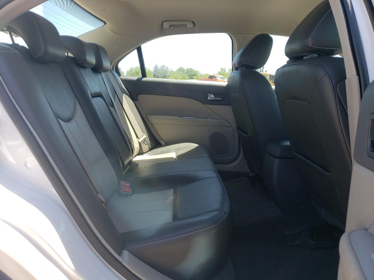 Photo 6 from auction – 2010 MERCURY MILAN PREM with VIN 3MEHM0JA6AR642172