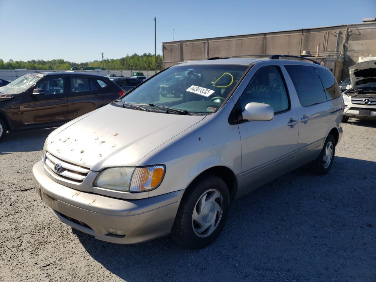 Photo 2 from auction – 2000 TOYOTA SIENNA with VIN 4T3ZF13C42U470841