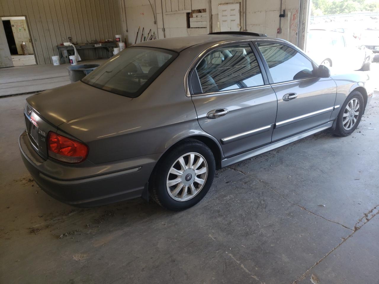 Photo 4 from auction – 2002 HYUNDAI SONATA GLS with VIN KMHWF35H42A677313