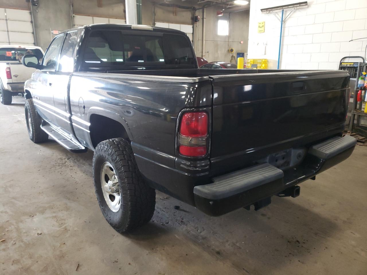 Photo 3 from auction – 1998 DODGE RAM 1500 with VIN 3B7HF13ZXWG202320