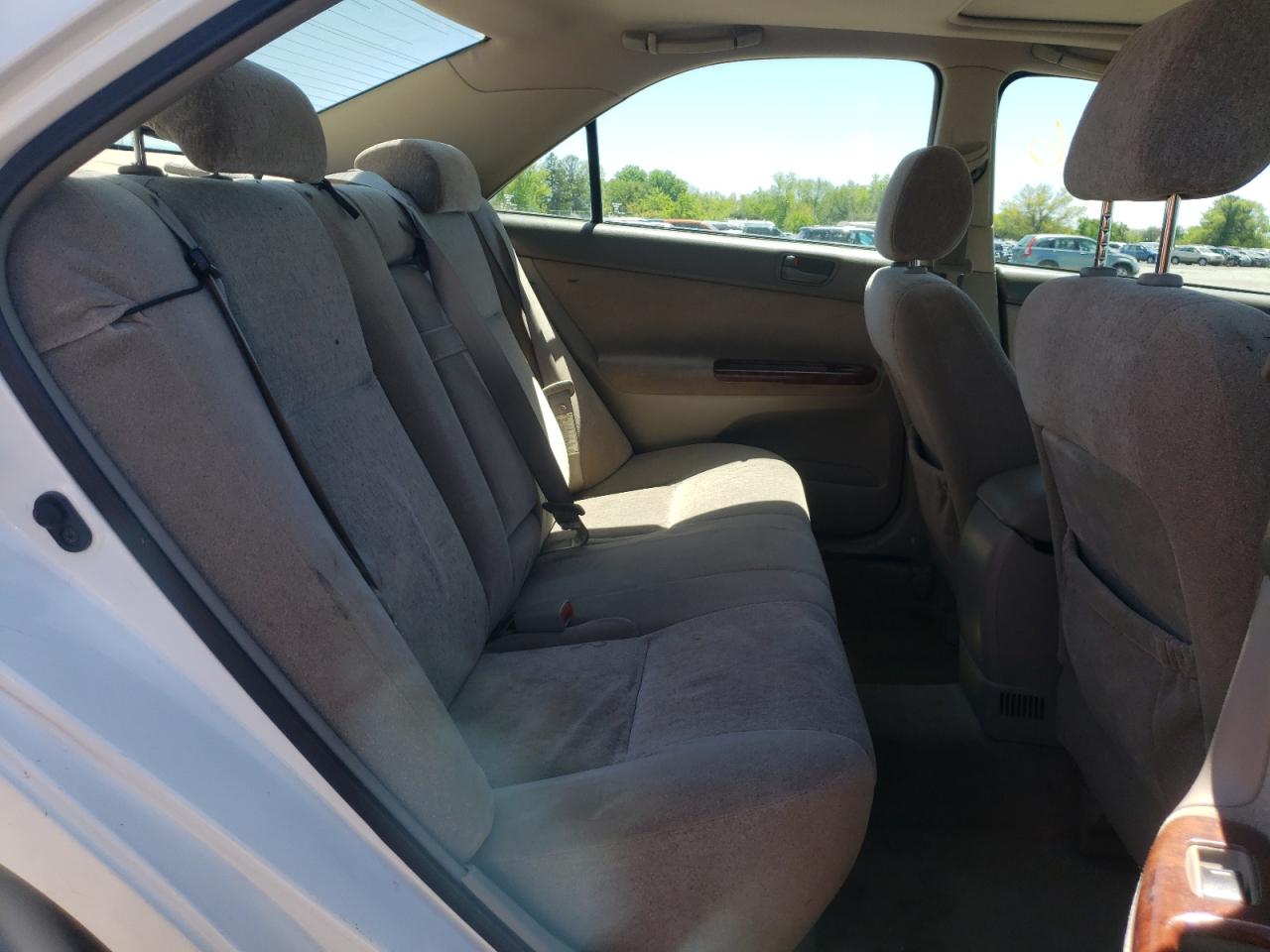 Photo 6 from auction – 2004 TOYOTA CAMRY LE with VIN JTDBE32K640260838